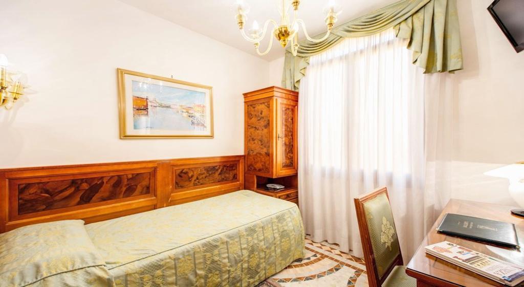 Antica Casa Carettoni Hotel Veneţia Cameră foto