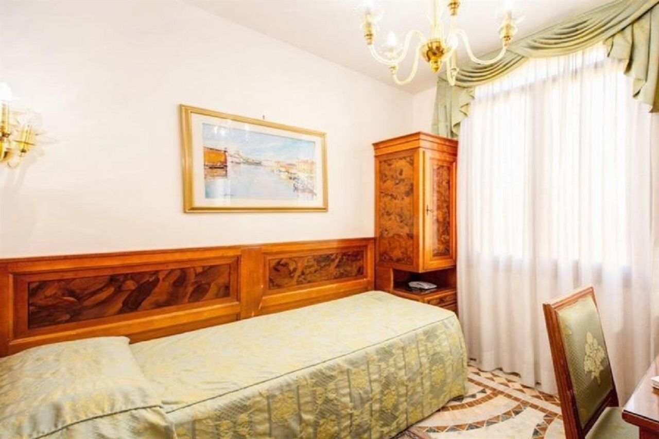 Antica Casa Carettoni Hotel Veneţia Exterior foto